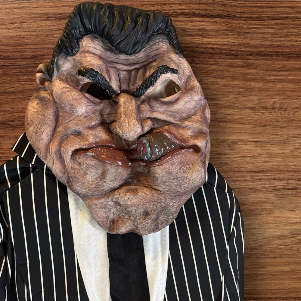 Men’s massive mobster adult complete costume size large (42 - 44)